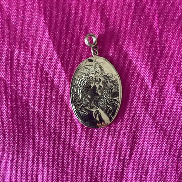 New 18K Gold Greek Goddess Pendant - Picture 4 of 5